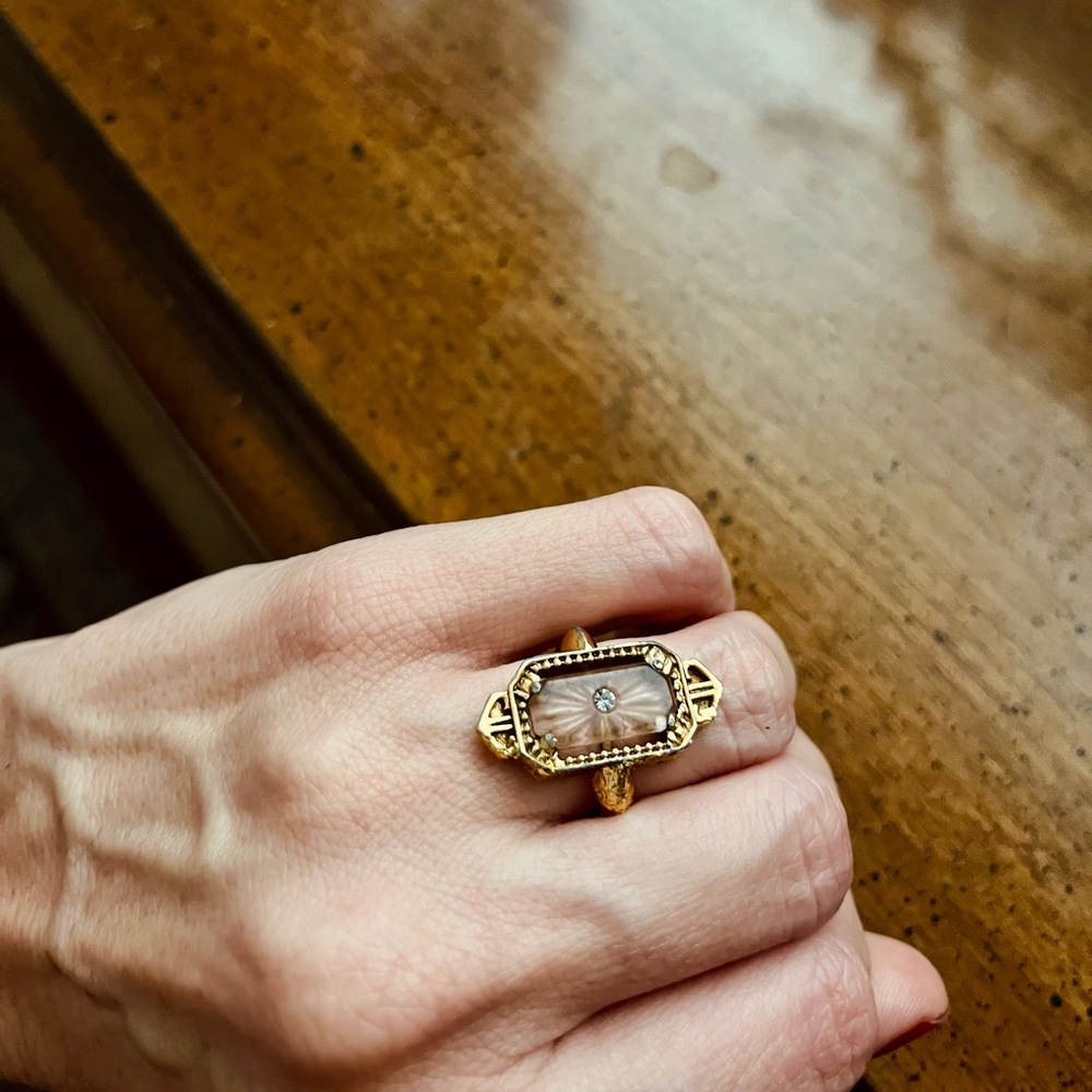 ✨ Vintage Avon ‘Frostlights’ Art Deco Camphor Glass Gold Tone Ring – Size 7 ✨